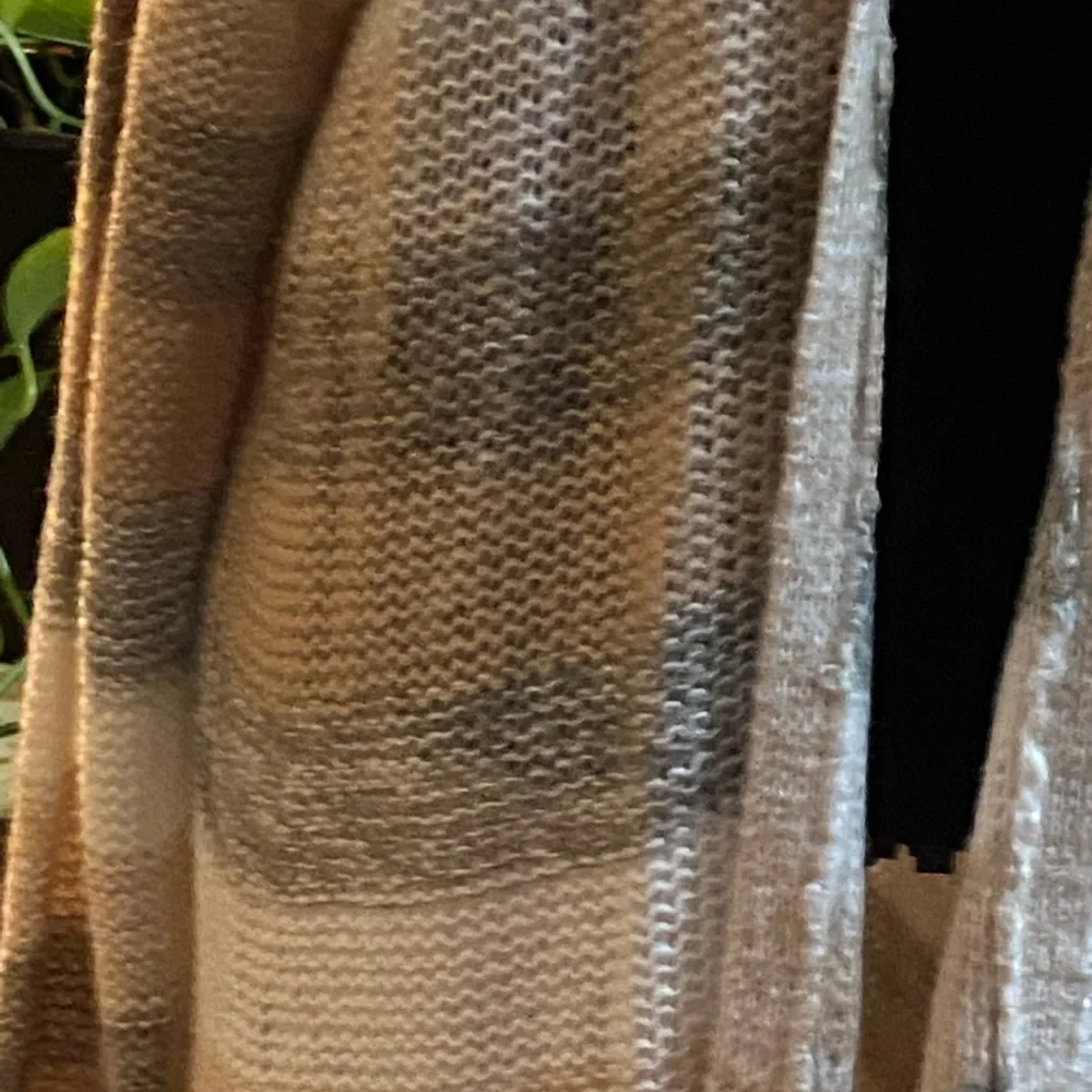 Cardigan - Picture 2 of 6